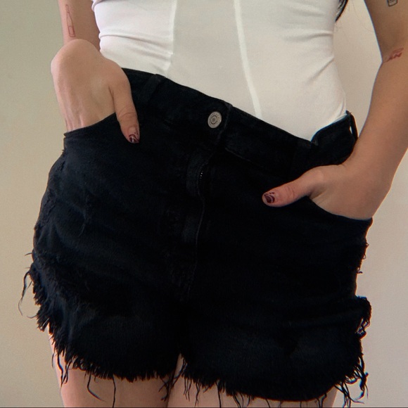 ‼️SOLD‼️ Black denim jean High waist distressed shorts - Picture 4 of 6